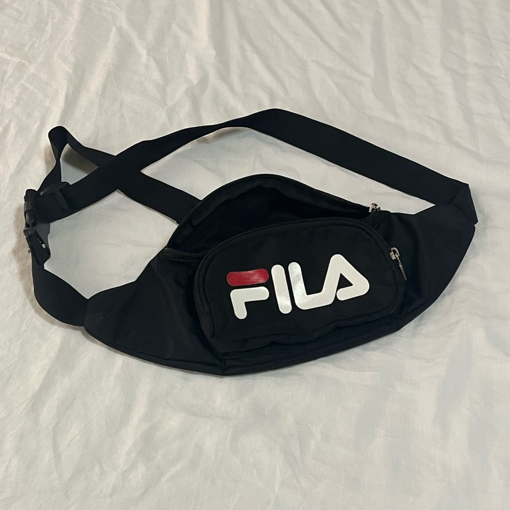 Fila Men’s Black White Belt Bag Zippered Streetwear Minimalist GUC